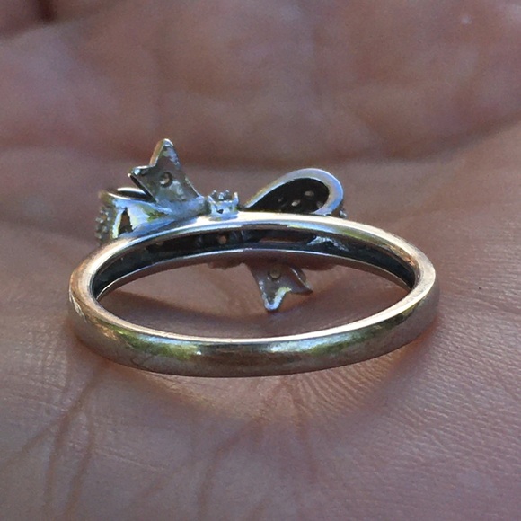 10k Solid White Gold Diamond Bow Ring - Picture 5 of 16